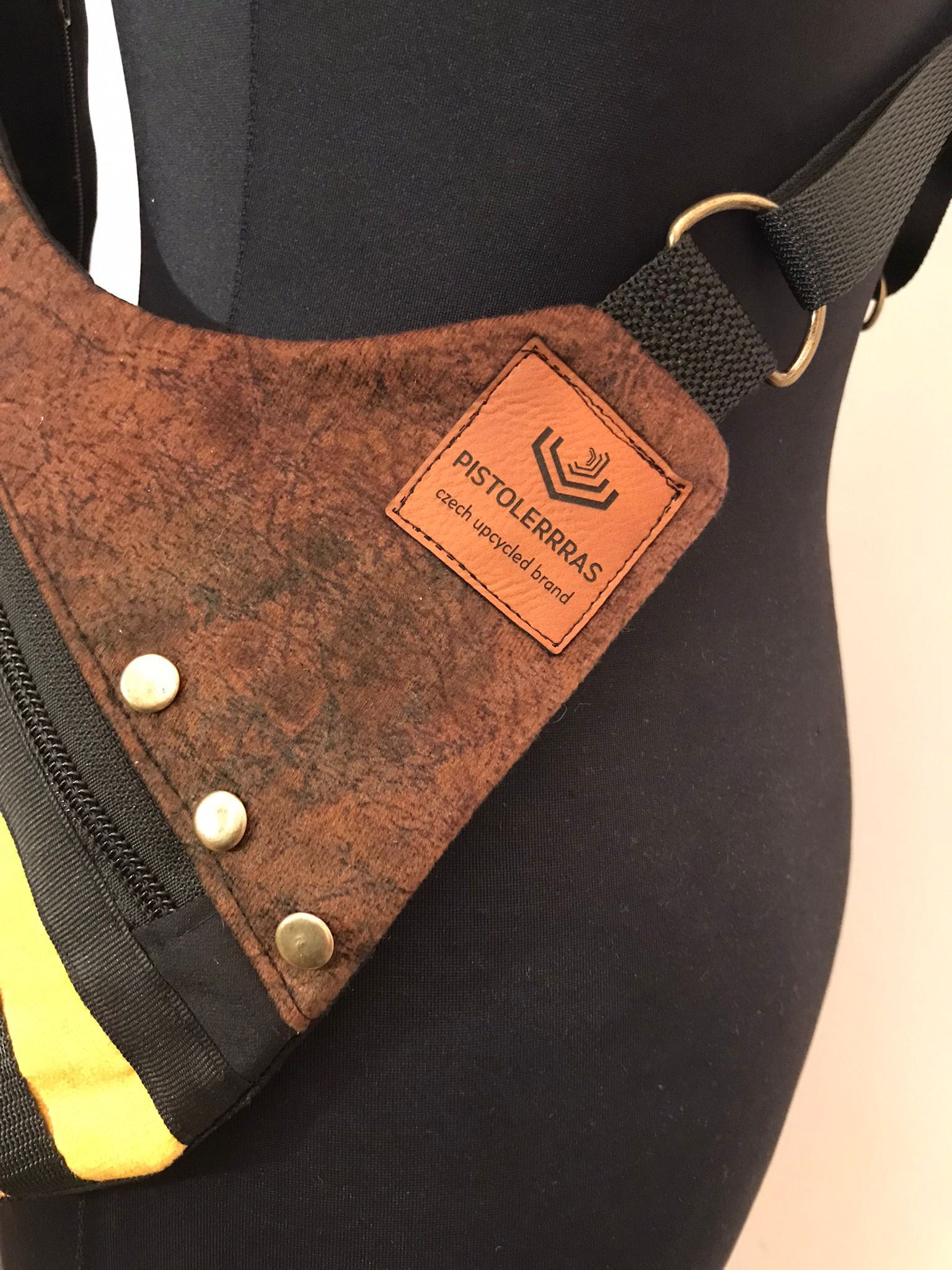 První mikina Pistolerrras